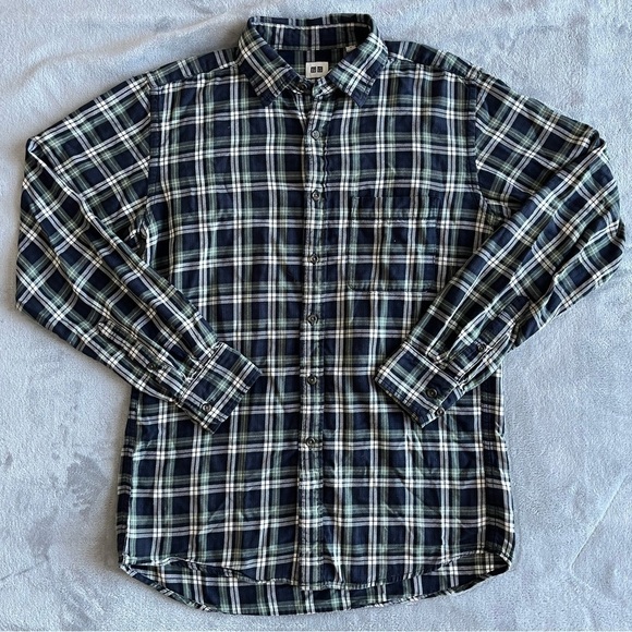 💜3/$15 Uniqlo men’s long sleeves button down shirts S - Picture 1 of 9